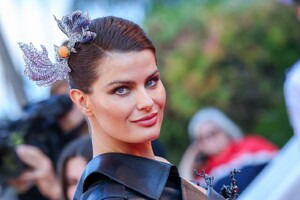 isabeli-fontana-at-cannes-film-festival-closing-ceremony-05-25-2024-7.thumb.jpg.10ff75d9d84c1cc5a13ad2fc5d83d8c3.jpg