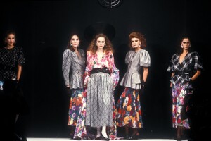 kimharrismichelinevandeveldenicolettarossilauraleneepatriziapilottieu8777.thumb.jpg.676170c56225f4a14c9b2de5c3872f6d.jpg