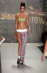 libby s02houseOfField-17.jpg