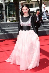 mikey-madison-at-anora-premiere-at-77th-cannes-film-festival-05-21-2024-3.jpg