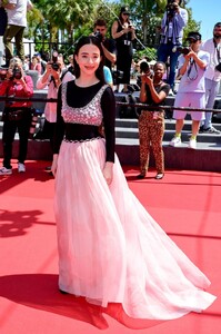 mikey-madison-at-anora-premiere-at-77th-cannes-film-festival-05-21-2024-4.jpg