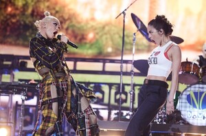 olivia-rodrigo-and-gwen-stefani-performing-at-the-coachella-valley-music-and-arts-festival-in-indio-04-13-2024-0.jpg