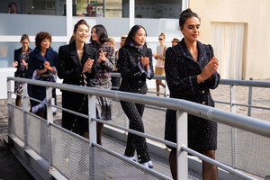 paris_couture_2023_chanel_backstage_acielle_019.thumb.jpg.17b1216e82c13db9ce806b07c678385e.jpg