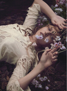 teresa-palmer-phoebe-tonkin-by-will-davidson-for-vogue-australia-march-2015-10.jpg