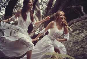 teresa-palmer-phoebe-tonkin-by-will-davidson-for-vogue-australia-march-2015-6.jpg