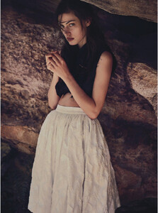 teresa-palmer-phoebe-tonkin-by-will-davidson-for-vogue-australia-march-2015-7.jpg