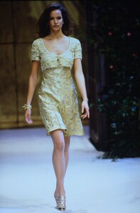 valentino-ss-1995-bloomsbury-fashion-central-3.thumb.jpg.23179b69f3d196ad6010288ec3862a56.jpg