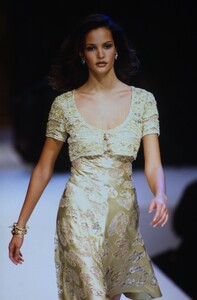 valentino-ss-1995-bloomsbury-fashion-central-4.thumb.jpg.d0afb44028912df85dd5cb4b4db428b8.jpg