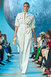 00001-eliesaab-spring-2024-ready-to-wear-credit-gorunway.thumb.jpg.b47d244db815aa0fc8990327744543f9.jpg