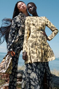 00002-ulla-johnson-resort-2025-credit-julia-noni-brand.thumb.jpeg.73996f7c10313d24d964b4c027f70ca5.jpeg