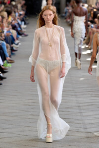 00003-ermanno-scervino-spring-2024-ready-to-wear-credit-gorunway.thumb.jpg.fca8b3174f1fd63cdd2610831f3835ff.jpg