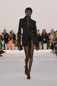 00003-ferragamo-spring-2024-ready-to-wear-credit-gorunway.thumb.jpg.a9a39e0df5012094534657d8825f6942.jpg