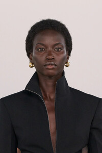 00006-ferragamo-spring-2024-ready-to-wear-details-credit-gorunway.thumb.jpg.52d0906c6dfc1e3f99b252e8a1901e22.jpg