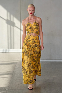 00007-carolina-herrera-spring-2024-ready-to-wear-credit-gorunway.thumb.jpg.8b8b92c21f97bcde8378637b89fda80a.jpg