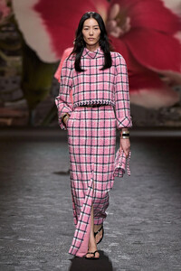 00009-chanel-spring-2024-ready-to-wear-credit-gorunway.thumb.jpg.be6cc367ecd26c86cc4e841608aa01a3.jpg