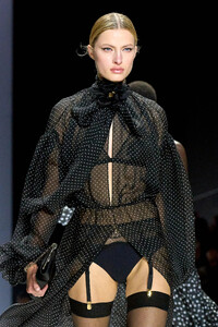 00009-dolce-and-gabbana-spring-2024-ready-to-wear-credit-gorunway.thumb.jpg.1084c52852ec25b1b14a5be2081ece00.jpg