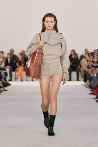 00012-ferragamo-spring-2024-ready-to-wear-credit-gorunway.thumb.jpg.0bdb9cc21b77bf1c8b073fb397b41077.jpg