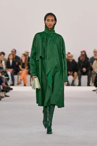 00017-ferragamo-spring-2024-ready-to-wear-credit-gorunway.thumb.jpg.d499f198db68fc18cec5cd66983a6a27.jpg