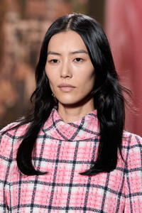 00023-chanel-spring-2024-ready-to-wear-details-credit-gorunway.thumb.jpg.382b5948ff8fb4e77ec7cb9e50ce064e.jpg