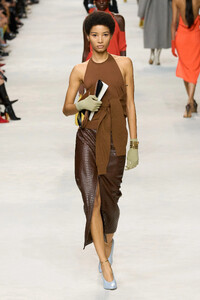 00023-fendi-spring-2024-ready-to-wear-credit-gorunway.thumb.jpg.6363df97064987c43b39fd41adc6291b.jpg