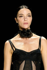 00025-dolce-and-gabbana-spring-2024-ready-to-wear-credit-gorunway.thumb.jpg.587f799b0cbf184516ba63ad79013187.jpg