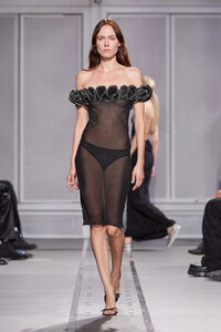 00027-coperni-spring-2024-ready-to-wear-credit-brand.thumb.jpg.3424ec49a050990cbd58fabaf92f582f.jpg