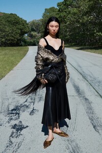 00027-ulla-johnson-resort-2025-credit-julia-noni-brand.thumb.jpeg.1d7226e6c962db886f003324d59758a3.jpeg