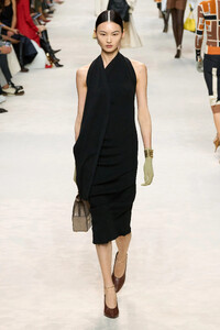 00032-fendi-spring-2024-ready-to-wear-credit-gorunway.thumb.jpg.f0ead87075c68d798d2278d6a61caa32.jpg