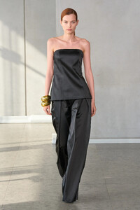 00033-carolina-herrera-spring-2024-ready-to-wear-credit-gorunway.thumb.jpg.7a6fb7a52b426eec78a1bb556c457dfb.jpg