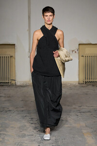 00035-carven-spring-2024-ready-to-wear-credit-gorunway.thumb.jpg.4c2cb6fc97e86e9caa6feca8d6a67739.jpg