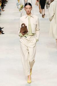 00035-fendi-spring-2024-ready-to-wear-credit-gorunway.thumb.jpg.06ce82851d30ed42fa26cb1aff191d96.jpg