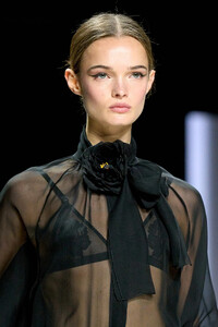 00041-dolce-and-gabbana-spring-2024-ready-to-wear-credit-gorunway.thumb.jpg.5d61496e1fa5c034f05b9a997afe6027.jpg
