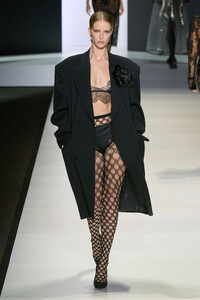 00043-dolce-and-gabbana-spring-2024-ready-to-wear-credit-gorunway.thumb.jpg.a5ae316e3b8b3aca1c39beea1a016f41.jpg
