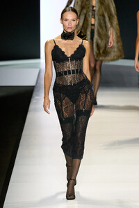 00044-dolce-and-gabbana-spring-2024-ready-to-wear-credit-gorunway.thumb.jpg.af9ba0c7e261182f3f8248009a05eda0.jpg