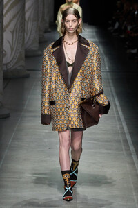 00044-etro-spring-2024-ready-to-wear-credit-gorunway.thumb.jpg.1776edcaf1df1b8d9575661bfba17fb2.jpg