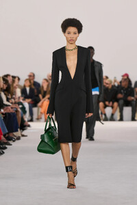 00049-ferragamo-spring-2024-ready-to-wear-credit-gorunway.thumb.jpg.de1e62a35cd7ca626118b0a8d04bebc5.jpg