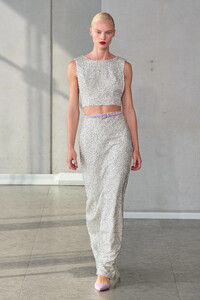 00055-carolina-herrera-spring-2024-ready-to-wear-credit-gorunway.thumb.jpg.571f1a4beb4d420b54c0596609ced027.jpg
