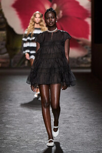 00056-chanel-spring-2024-ready-to-wear-credit-gorunway.thumb.jpg.c7a980220437a05e6c85f3412dc436bd.jpg