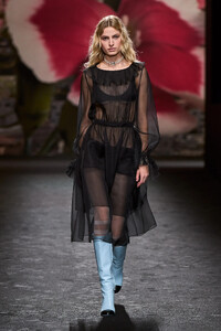 00061-chanel-spring-2024-ready-to-wear-credit-gorunway.thumb.jpg.879c2ce806f0261b0d43b261135479af.jpg