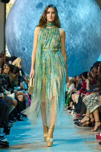 00064-eliesaab-spring-2024-ready-to-wear-credit-gorunway.thumb.jpg.7398b83ab29aebcb48e0417601a03798.jpg