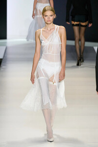 00067-dolce-and-gabbana-spring-2024-ready-to-wear-credit-gorunway.thumb.jpg.de638d7cc3f8f3f91542a2c200580be7.jpg