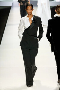 00074-dolce-and-gabbana-spring-2024-ready-to-wear-credit-gorunway.thumb.jpg.392e9a83751b21357b68590b81e19aa6.jpg
