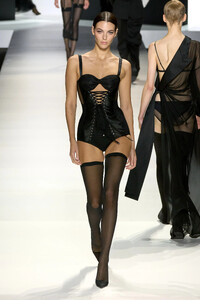 00076-dolce-and-gabbana-spring-2024-ready-to-wear-credit-gorunway.thumb.jpg.998652a9fce9da31a5349829f598ad9c.jpg