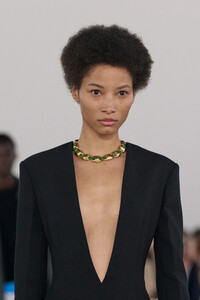 00107-ferragamo-spring-2024-ready-to-wear-details-credit-gorunway.thumb.jpg.4fc97dd66e9cabcbad08a0b509a476cd.jpg