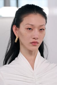 00119-ferragamo-spring-2024-ready-to-wear-details-credit-gorunway.thumb.jpg.09a575ae84bc1ba526ef9d5390d3ff16.jpg