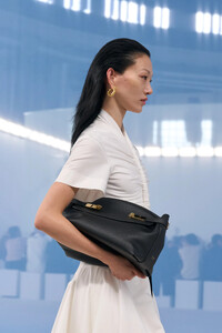 00120-ferragamo-spring-2024-ready-to-wear-details-credit-gorunway.thumb.jpg.bc9148da97cceb5762c6c41260b1b607.jpg