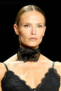 00121-dolce-and-gabbana-spring-2024-ready-to-wear-credit-gorunway.thumb.jpg.70625c02f0d34751f52100d051b928fd.jpg
