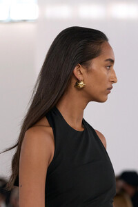 00122-ferragamo-spring-2024-ready-to-wear-details-credit-gorunway.thumb.jpg.2f908f3f86328c4d83074dd5f5a7f73e.jpg
