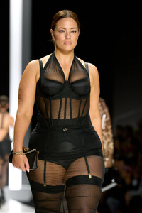 00158-dolce-and-gabbana-spring-2024-ready-to-wear-credit-gorunway.thumb.jpg.66c3d96b4d2f953671e11e2ca7145154.jpg