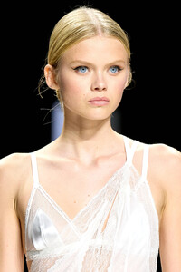 00183-dolce-and-gabbana-spring-2024-ready-to-wear-credit-gorunway.thumb.jpg.225654108bb57d27d2f3580ae294bb1d.jpg